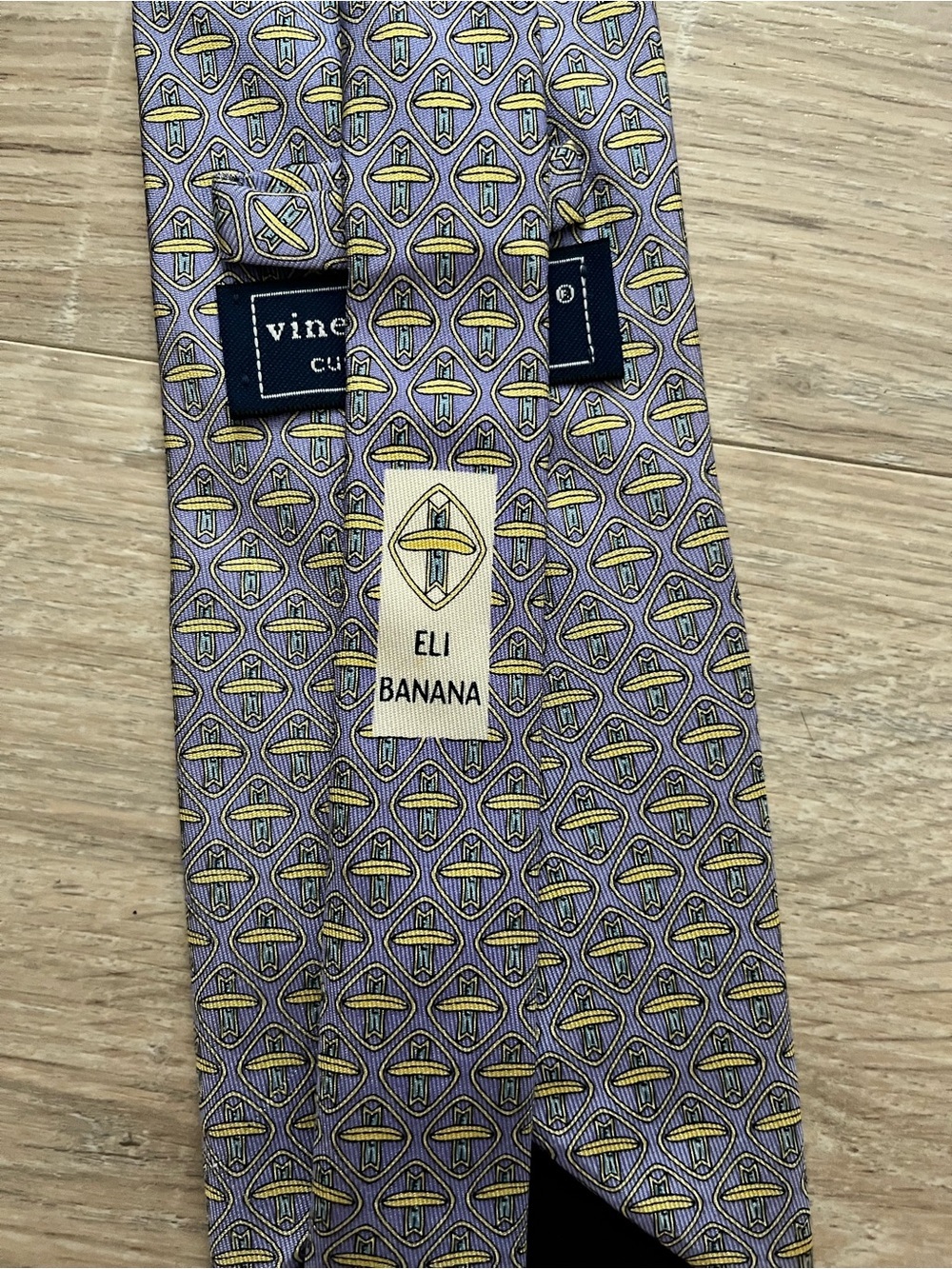 Vineyard Vines Men's UVA Eli Banana Silk Tie - Picture 3 of 6